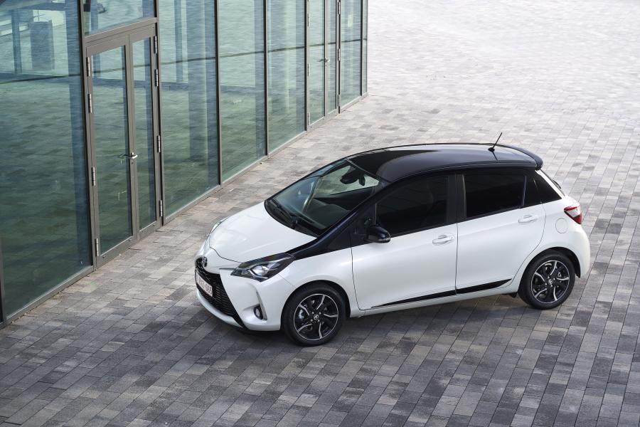  Toyota Yaris Bi-Tone 2017 года  (фото 13 из 36)